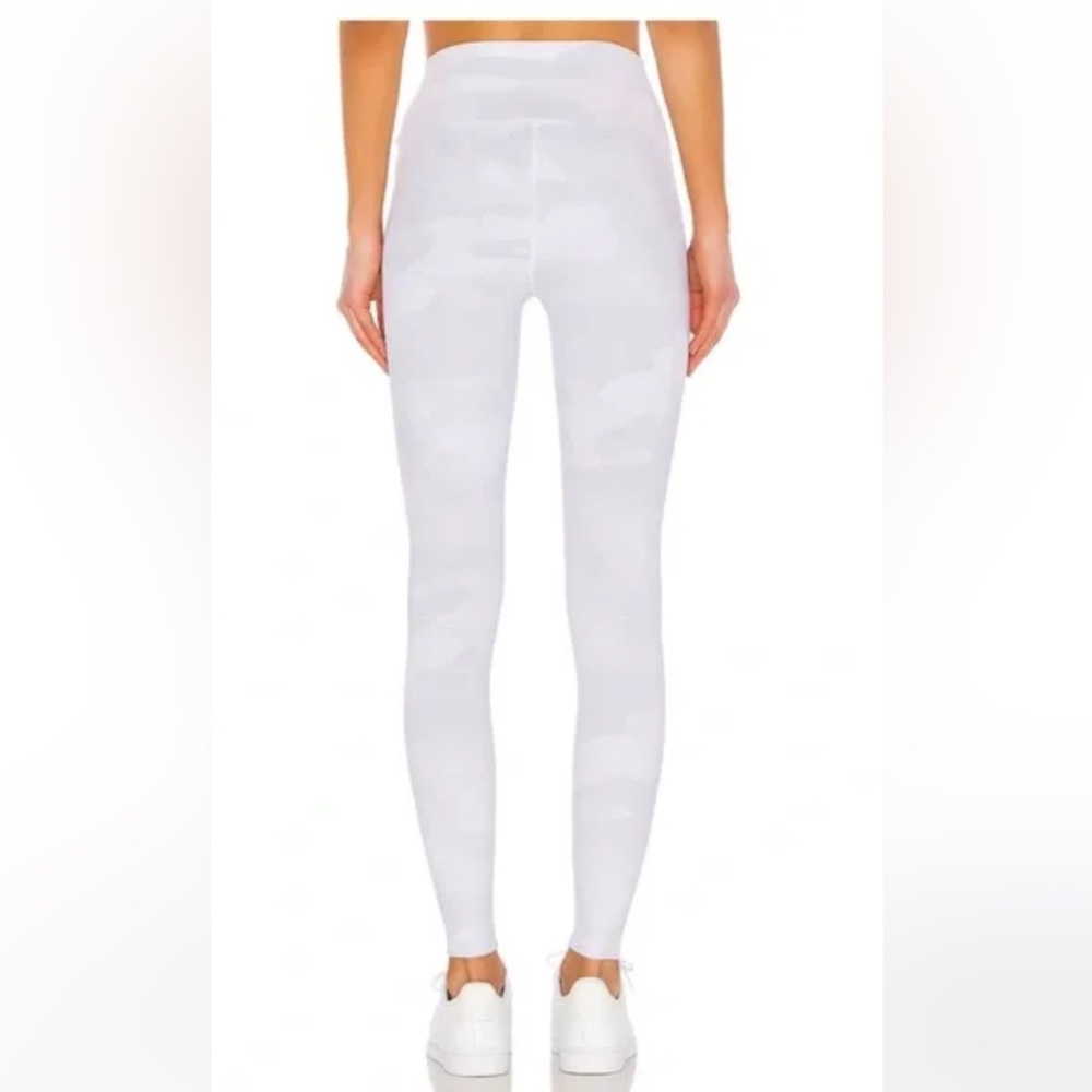 ALO Yoga High Waist White/Silver Camo Vapor Leggings Size XS